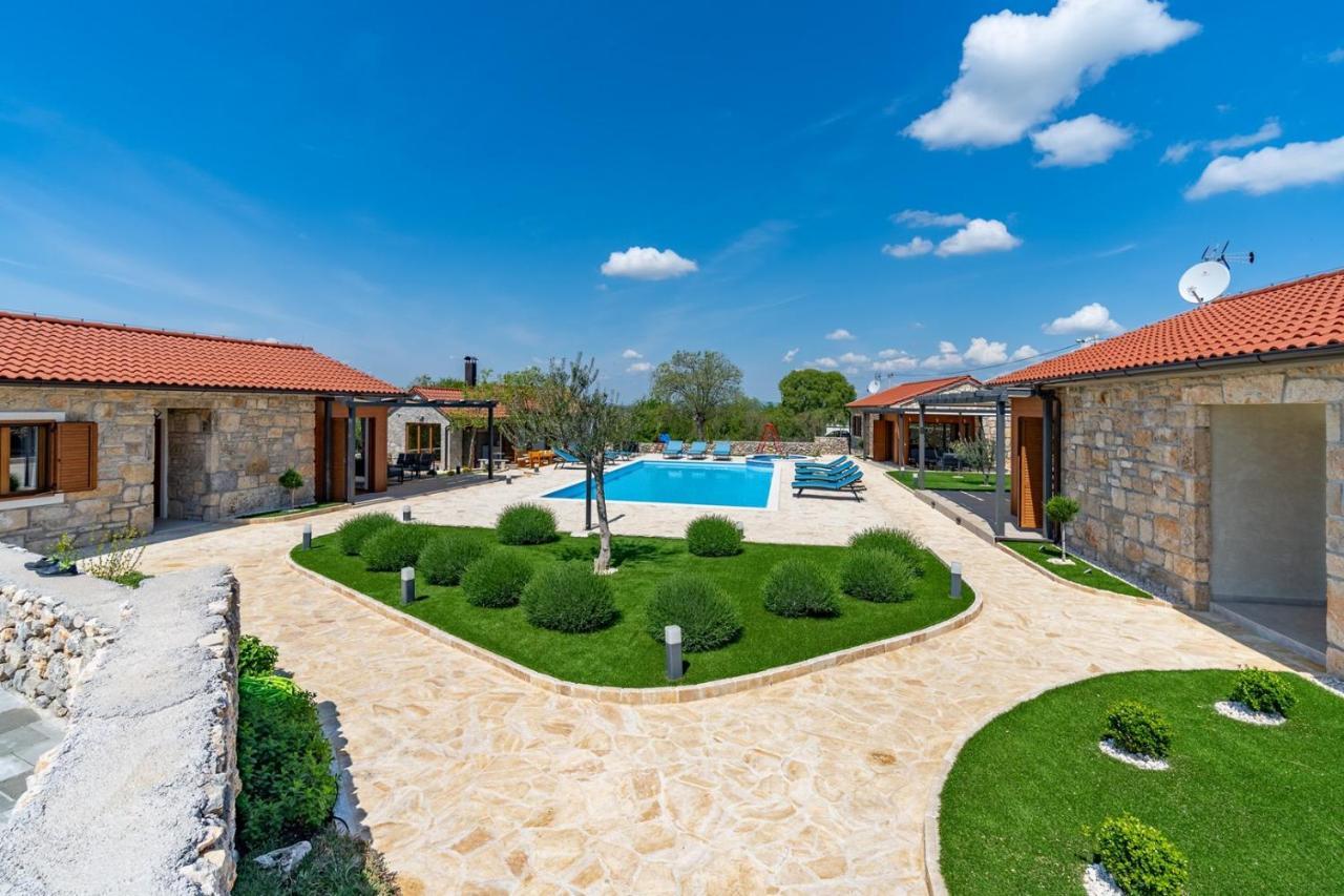 New! Promina Luxury Villa With 72Sqm Heated Pool, Jacuzzi, Infrared Sauna, Tennis Court, Media Room Bogatic ภายนอก รูปภาพ