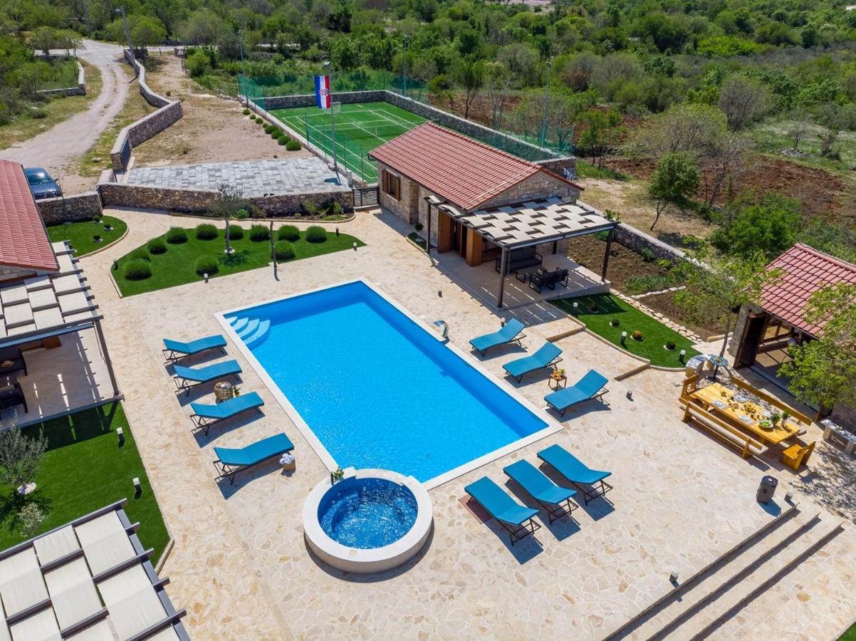 New! Promina Luxury Villa With 72Sqm Heated Pool, Jacuzzi, Infrared Sauna, Tennis Court, Media Room Bogatic ภายนอก รูปภาพ