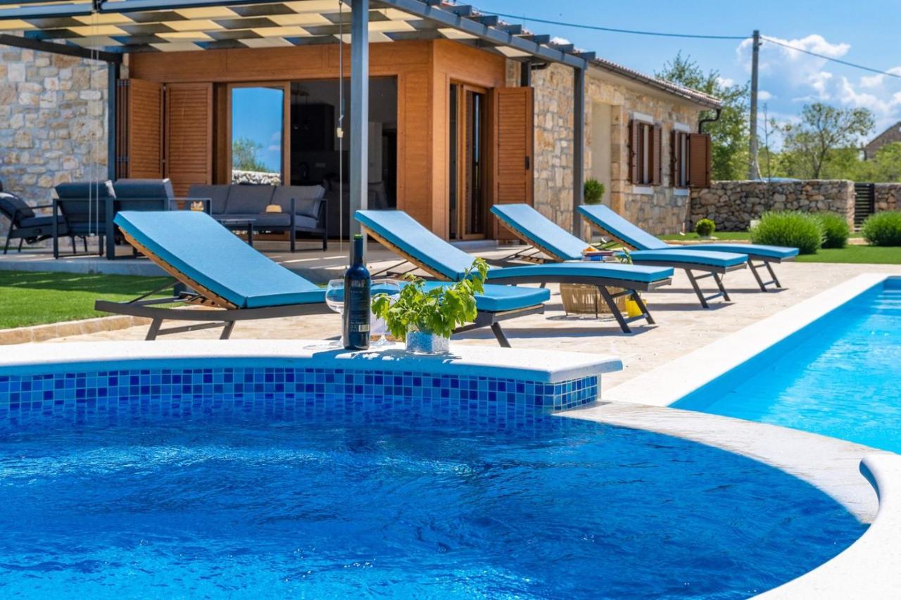 New! Promina Luxury Villa With 72Sqm Heated Pool, Jacuzzi, Infrared Sauna, Tennis Court, Media Room Bogatic ภายนอก รูปภาพ